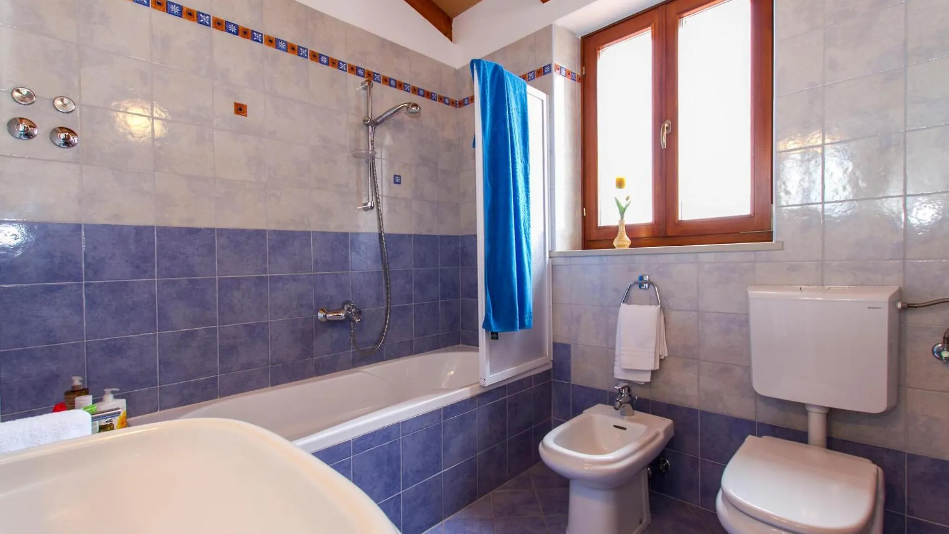 Lovely Home In Koromacno With Wifi بيت للعطل
